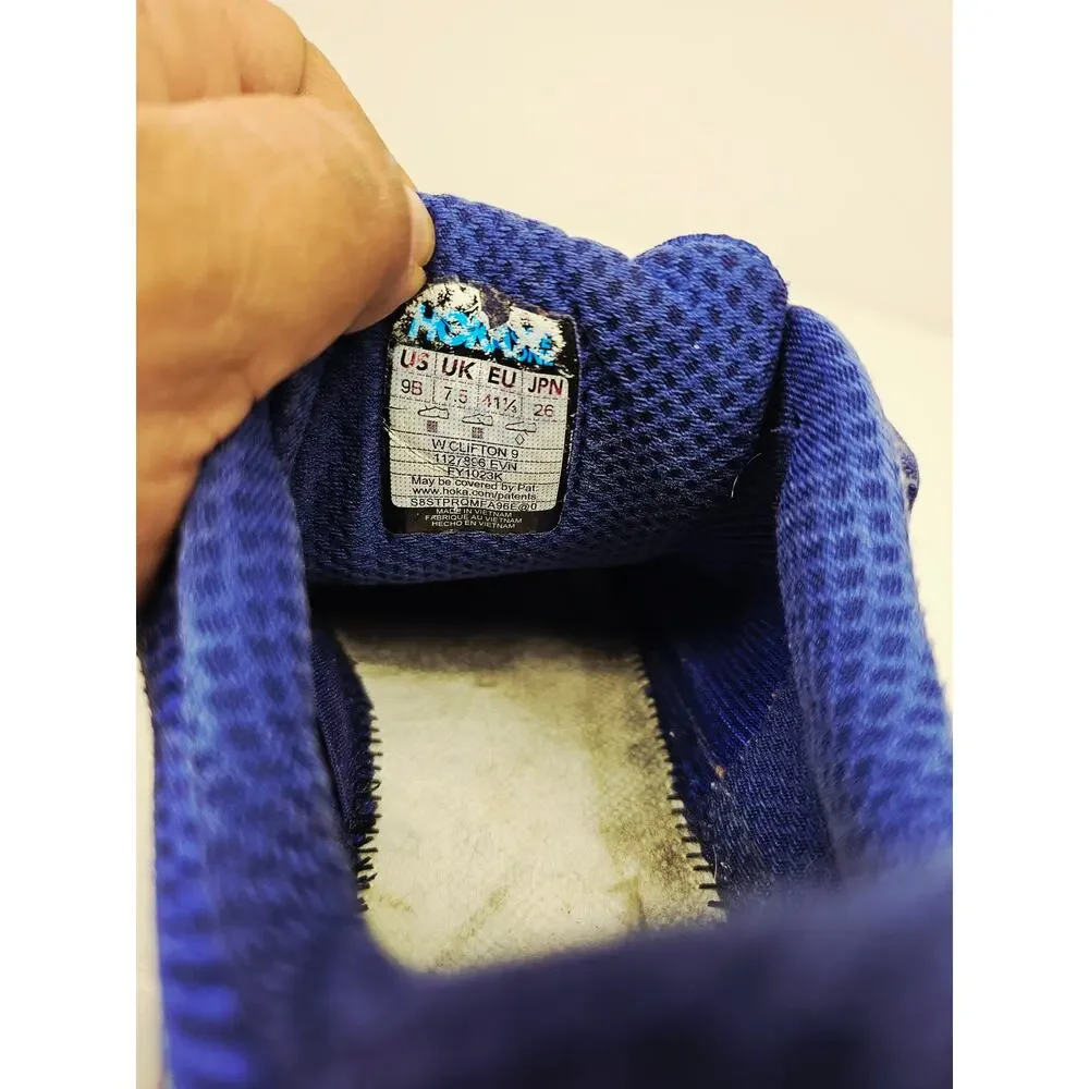 Hoka Women 9 Comfy footwear//